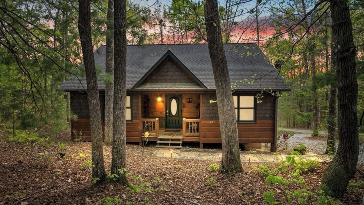 Morganton Cabin | Rustic Pines-cozy & charming