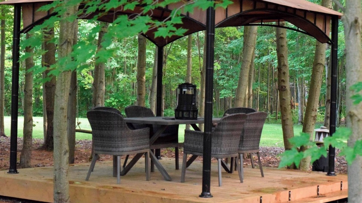 Dunnville RV Rental | Rustic private family campground, with all amenities a unique private experience