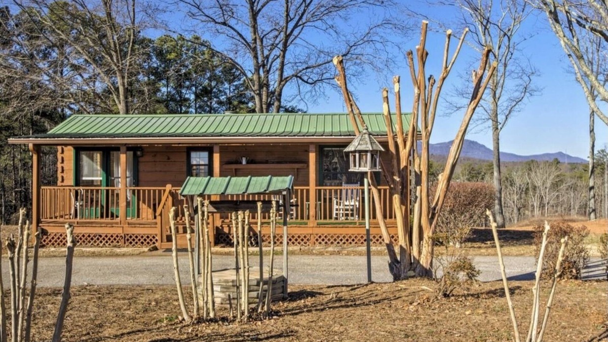 Landrum Cabin | Rustic Refuge- Cabin with Mountain Views see also VRBO #3942030 on Mount Carmeln