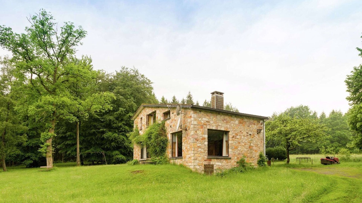 Bellevaux House | Rustic Retreat in Houvegné
