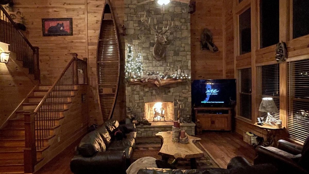 Gainesville House | Rustic Retreat on Lake Lanier. 10 Minutes from Gainesville, Georgia.