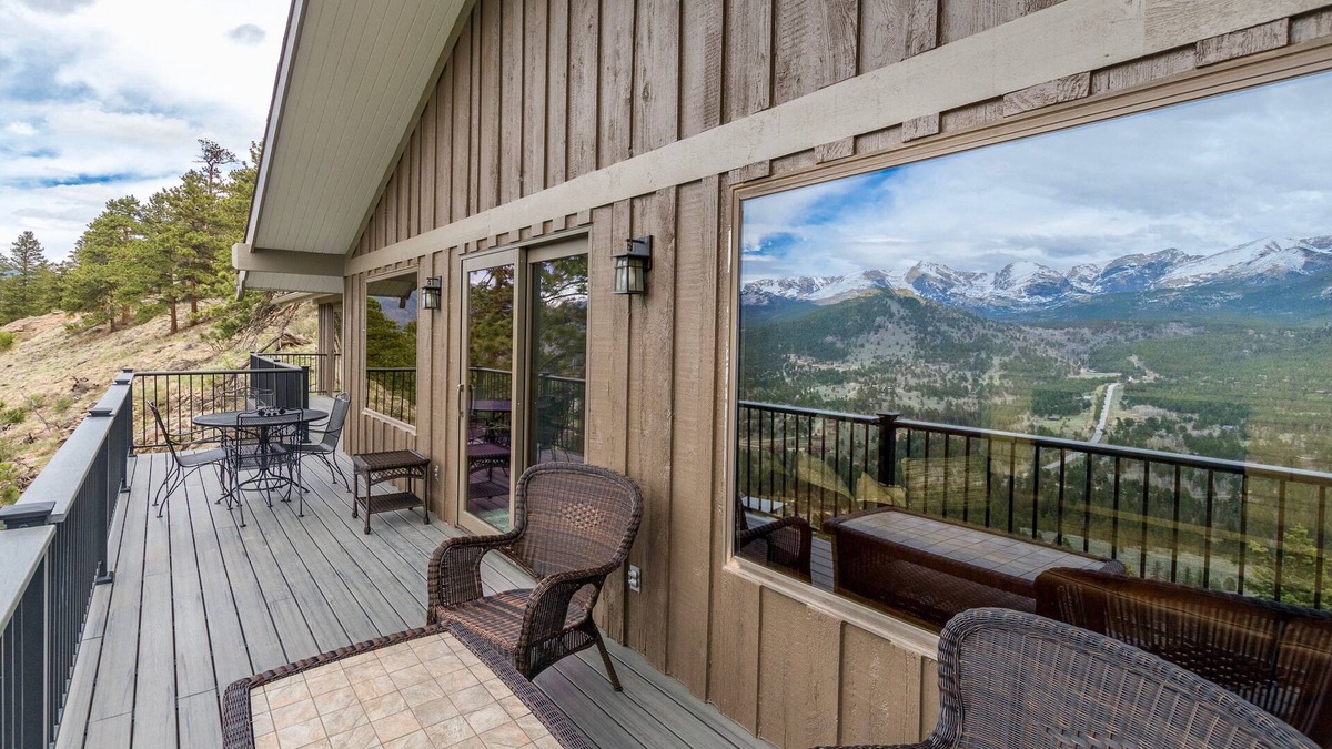 Windcliff Estates House | Rustic Retreat Vacation Home at Windcliff by RedAwning