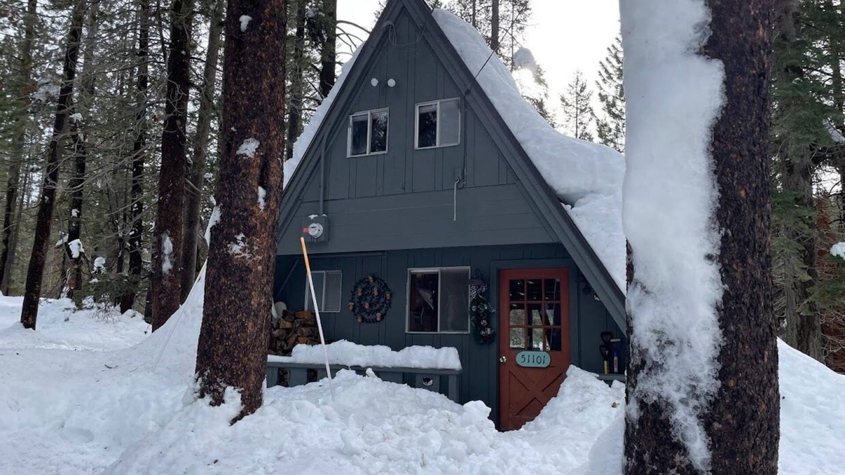 Pla-Vada Woodlands Cabin | Rustic River Retreat - Pet Friendly - WIFI - 12 minutes to Sugar Bowl Resort