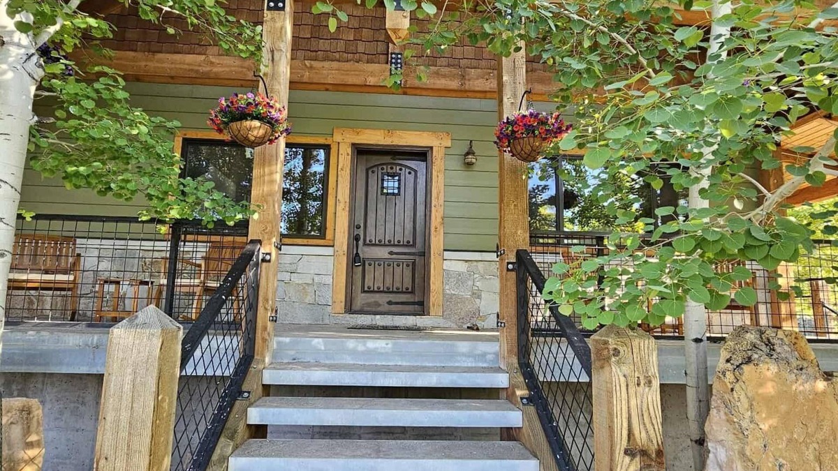 Price House | Rustic Riverside Ranch Getaway