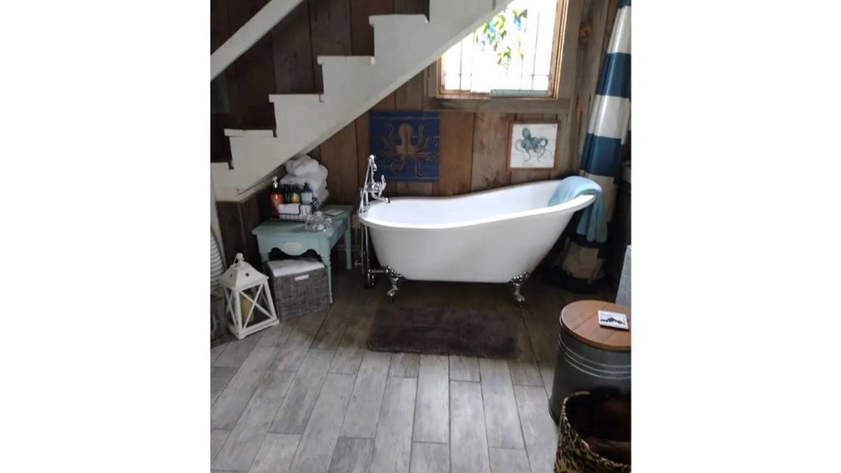 Cottage Grove House | Rustic Romantic Cottage on the river with hot tub