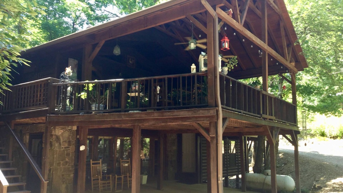 Broken Bow Bed & Breakfast | Rustic Roost - A Spectacular Bed & Breakfast - 2 bedrooms, sleeps 4