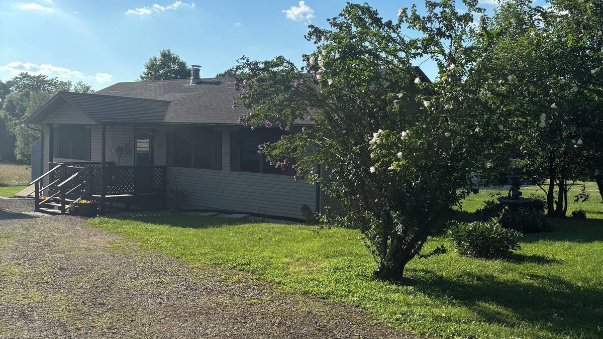Urbana House | Rustic Roost Retreat, petfriendly, small town, lake river conservation area near