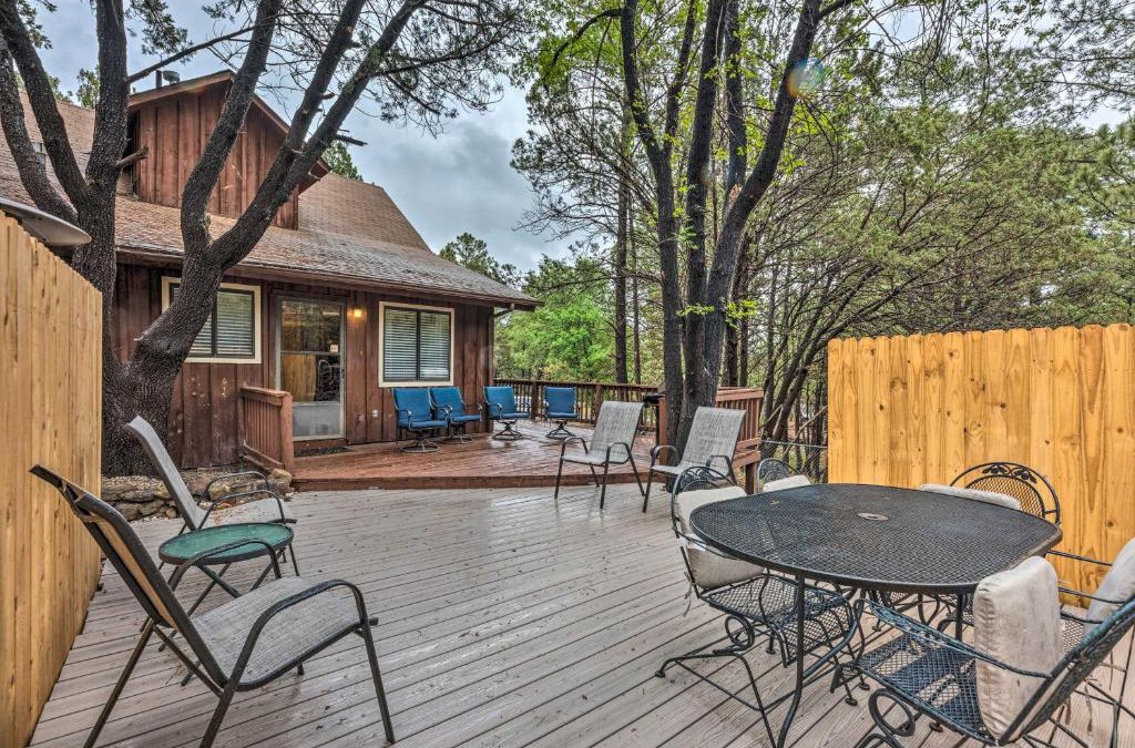 Ruidoso Downs House | Rustic Ruidoso Cabin with Large Deck and Grill!