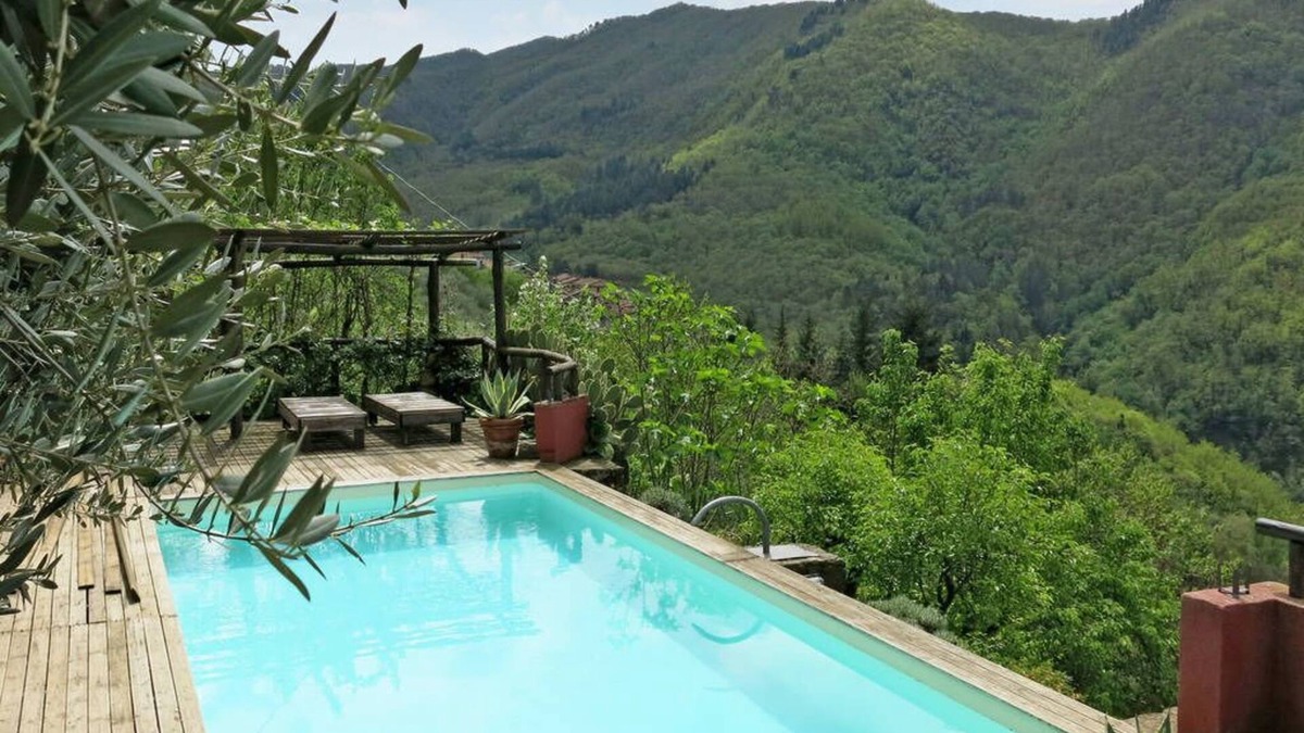 Benabbio House | Rustic single house with exclusive swimming pool and large private garden