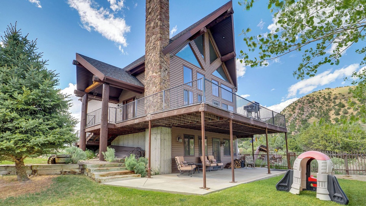 Sterling Cabin | Rustic Sterling Cabin: Walk to Palisade Lake!
