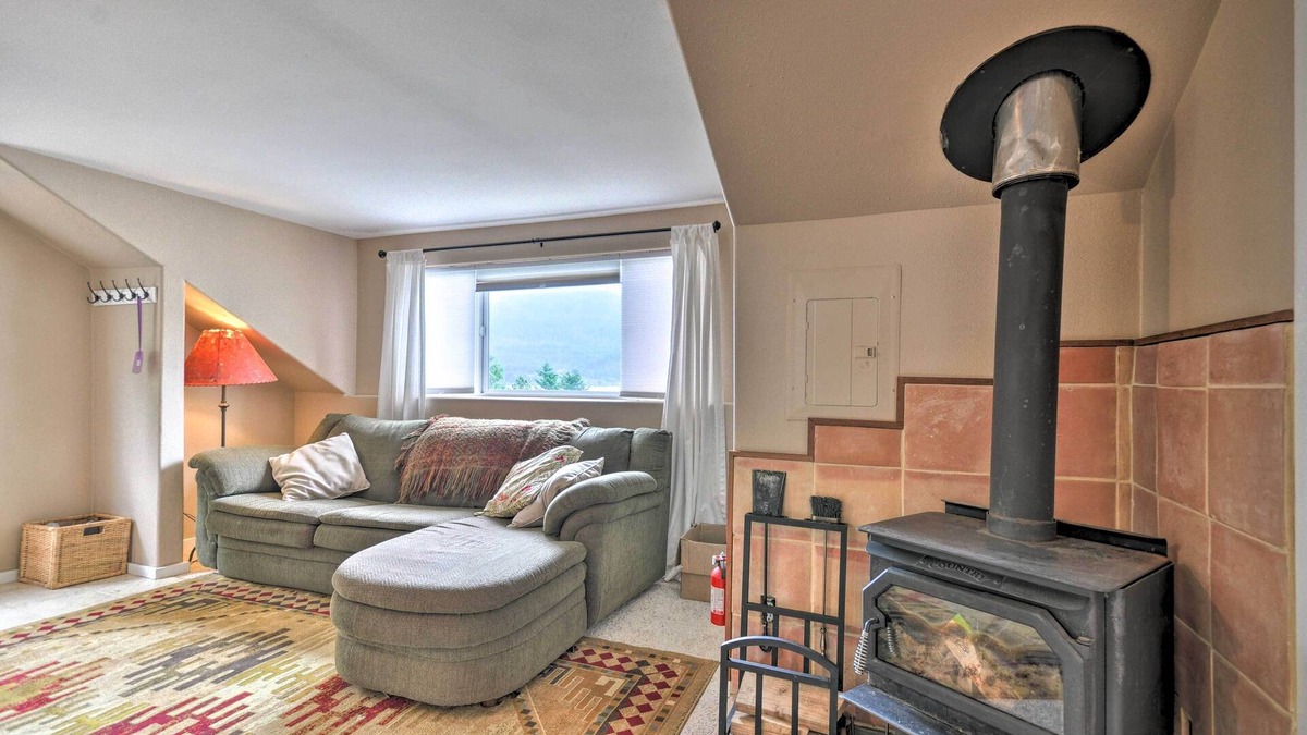 Stevenson Apartment | Rustic Stevenson Hideaway with View on the Gorge!