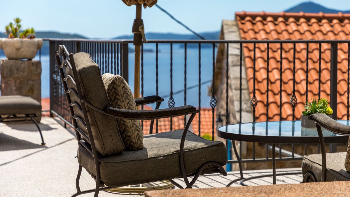 Przno House | Rustic Style Holiday Home With Sea View