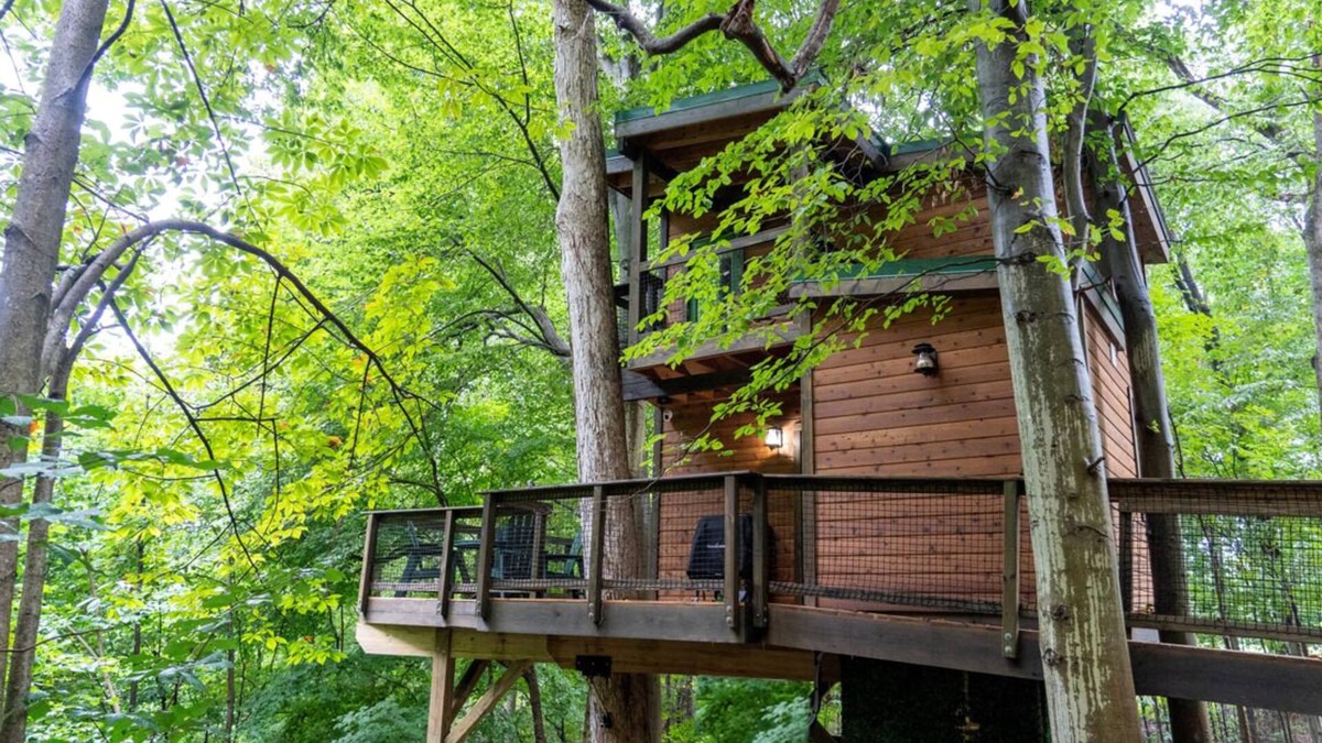 Logan House | Rustic Treehouse Oasis in Hocking Hills -Adventure Awaits