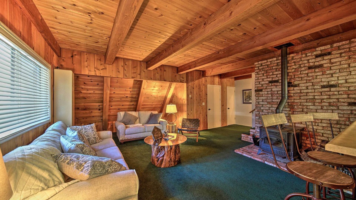 Trinity Center Cottage | Rustic Trinity Center Cabin w/Deck Near Fishing!