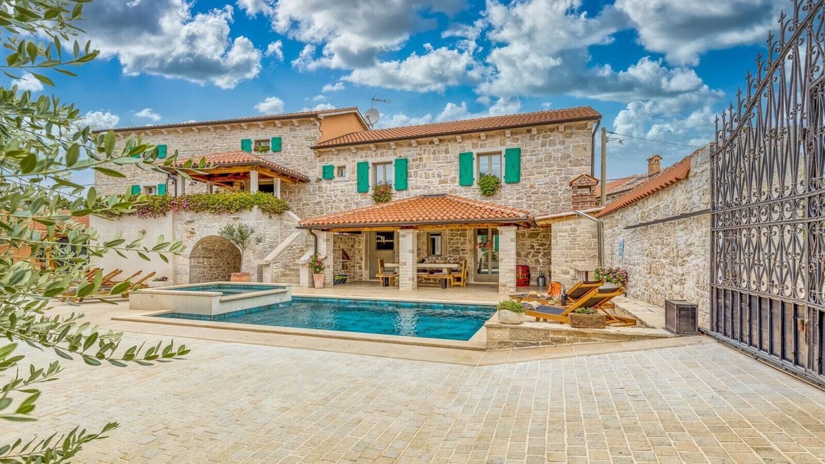 Selina Villa | Rustic villa Kata with outdoor pool in Sv. Lovrec