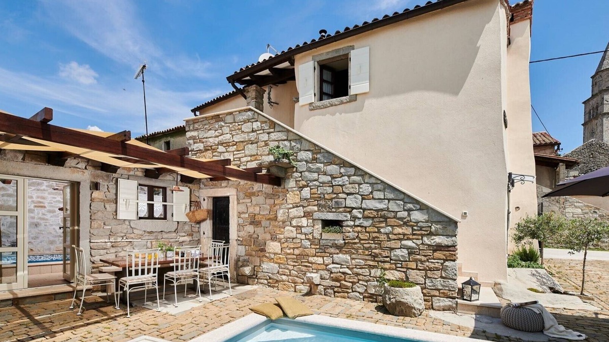Gracisce Villa | Rustic Villa Katarina Gračišće with pools and a sauna