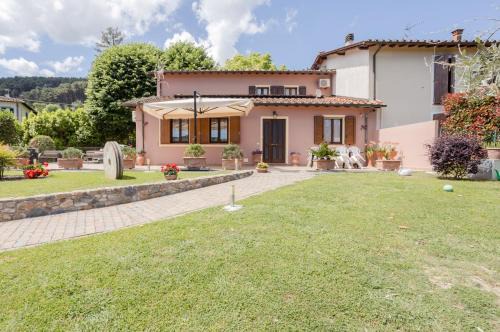 Vorno Apartment | Rustic Villetta with Garden, Pool and Parking