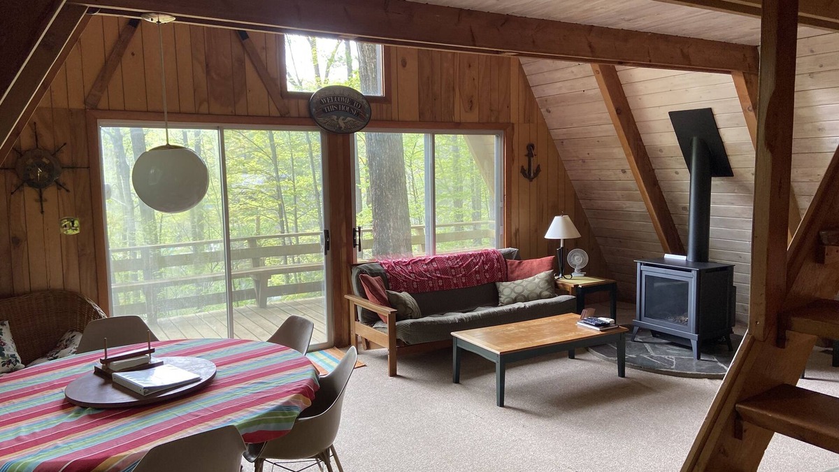 Glendale Cottage | Rustic Waterfront Retreat With Private Dock, 2 kayaks & canoe. Air conditioner!