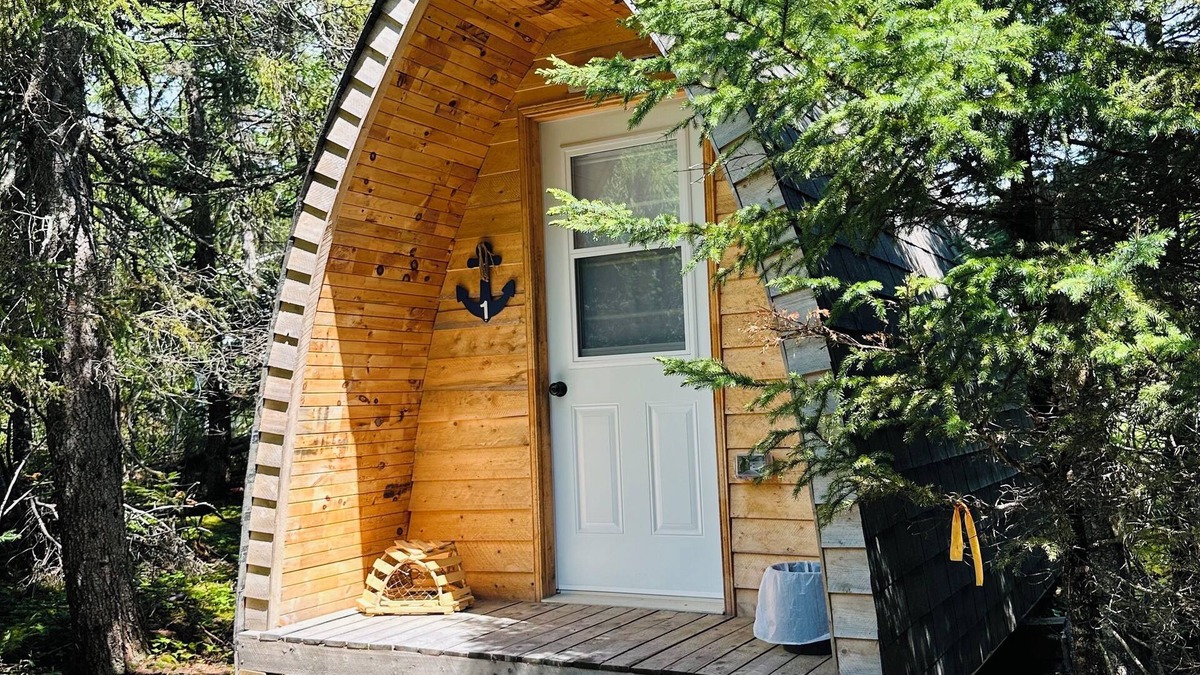 Port Blandford Cabin | Rustic Wave Cottages-Glamping Pod#4
