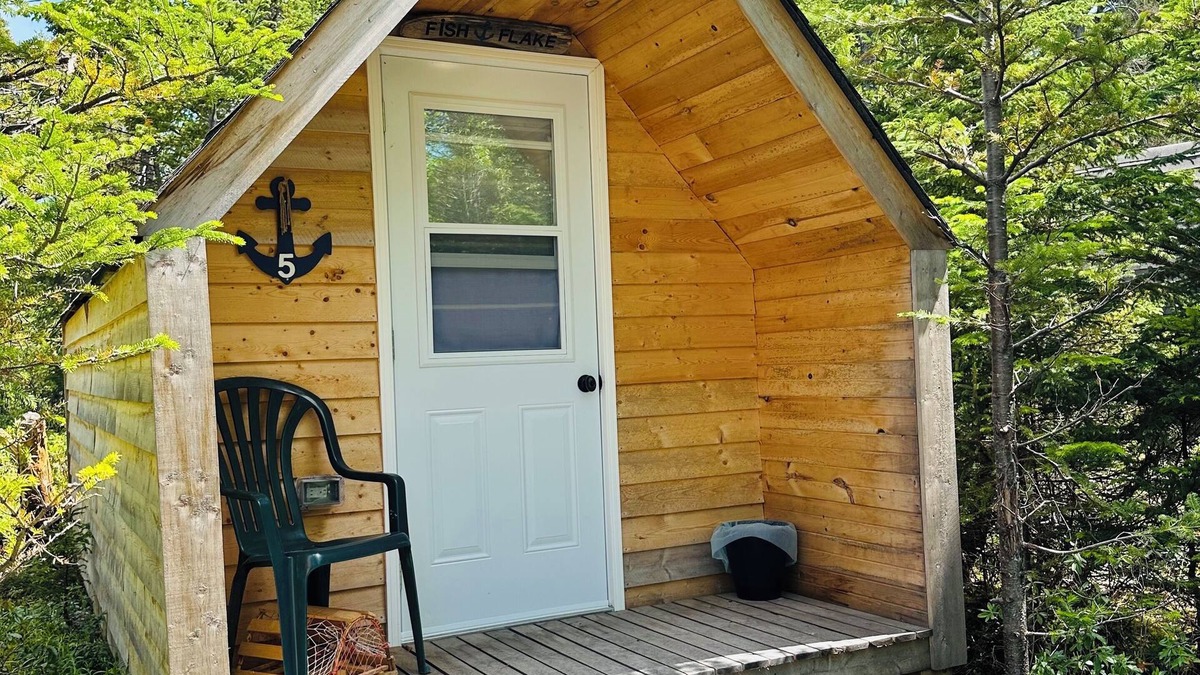 Port Blandford Cabin | Rustic Wave Cottages-Glamping Pod #5