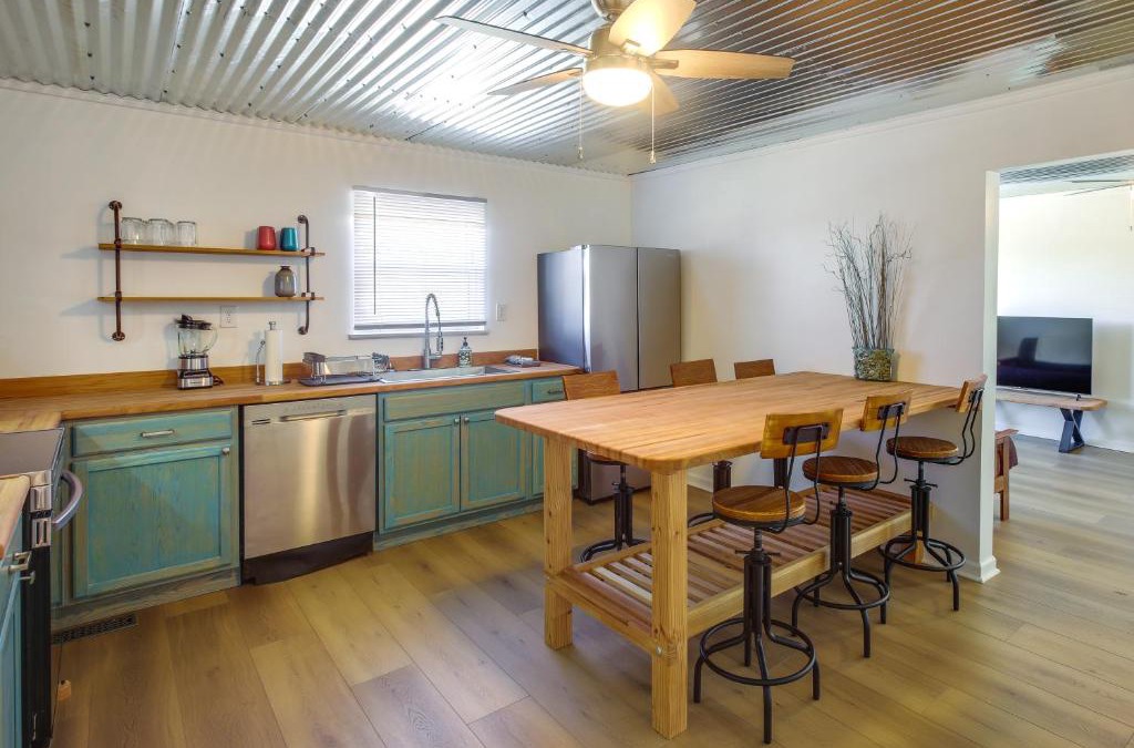 Lupton City House | Rustic Whitwell Home with Grill, Near State Parks!