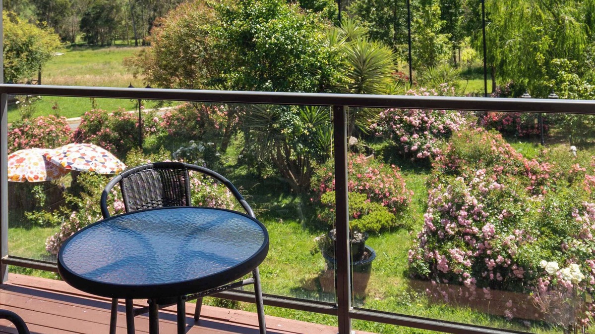 Labertouche House | Rustic Winery Villa | 5BR Stay with Scenic Views
