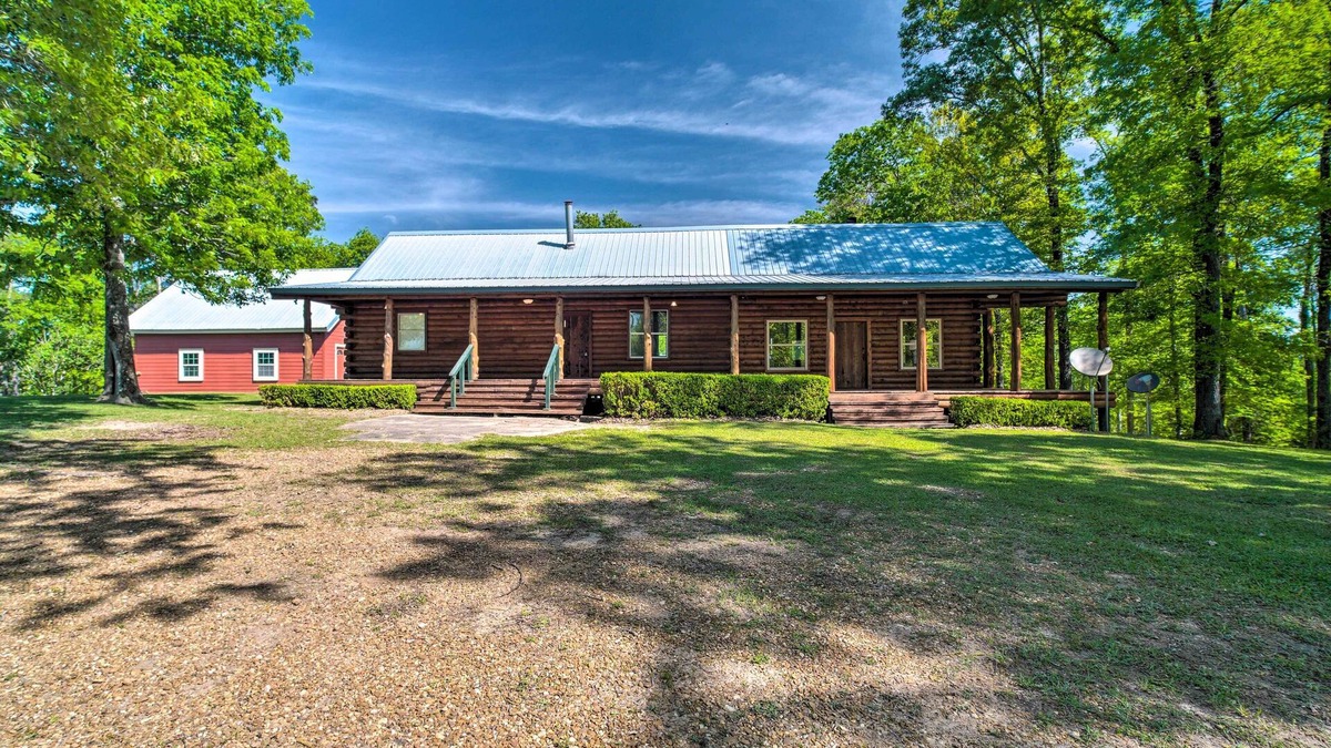 Woodville Cabin | Rustic Woodville Getaway with Pool & Guest House