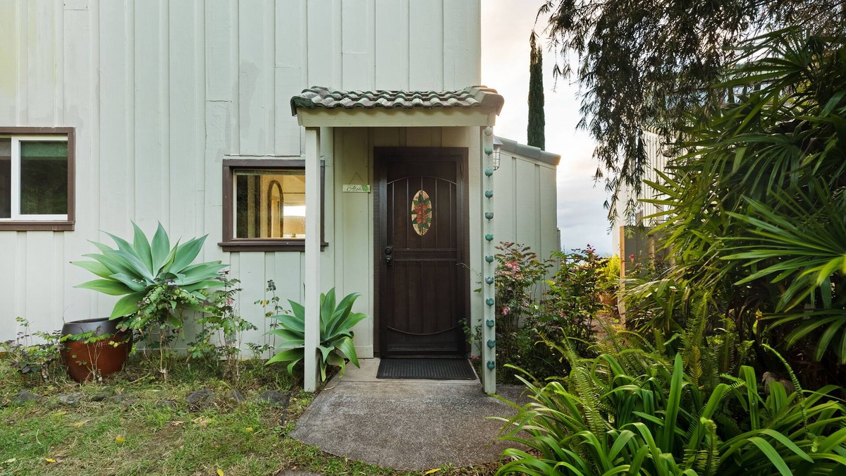 Makawao Cottage | Rustic yet modern Upcountry retreat with breathtaking views!