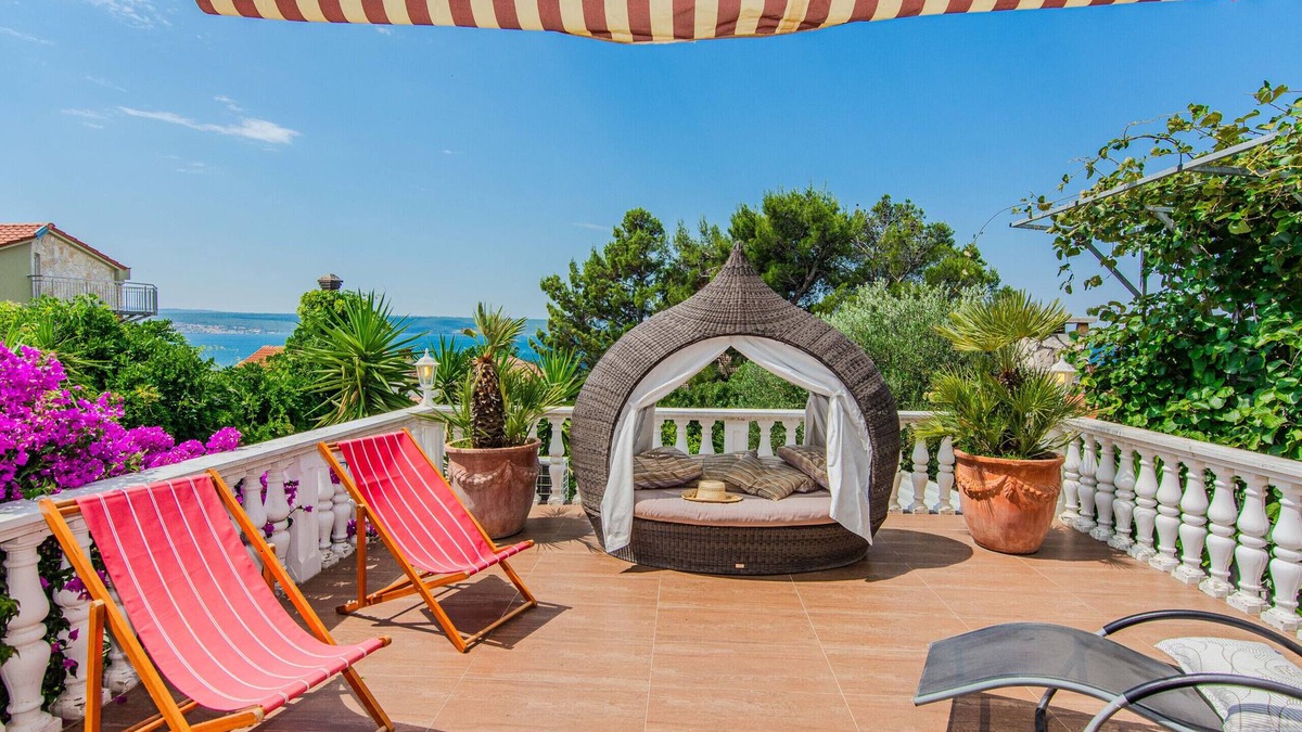 Maslenica Villa | Rustical Villa Verde with large pool and a sea view
