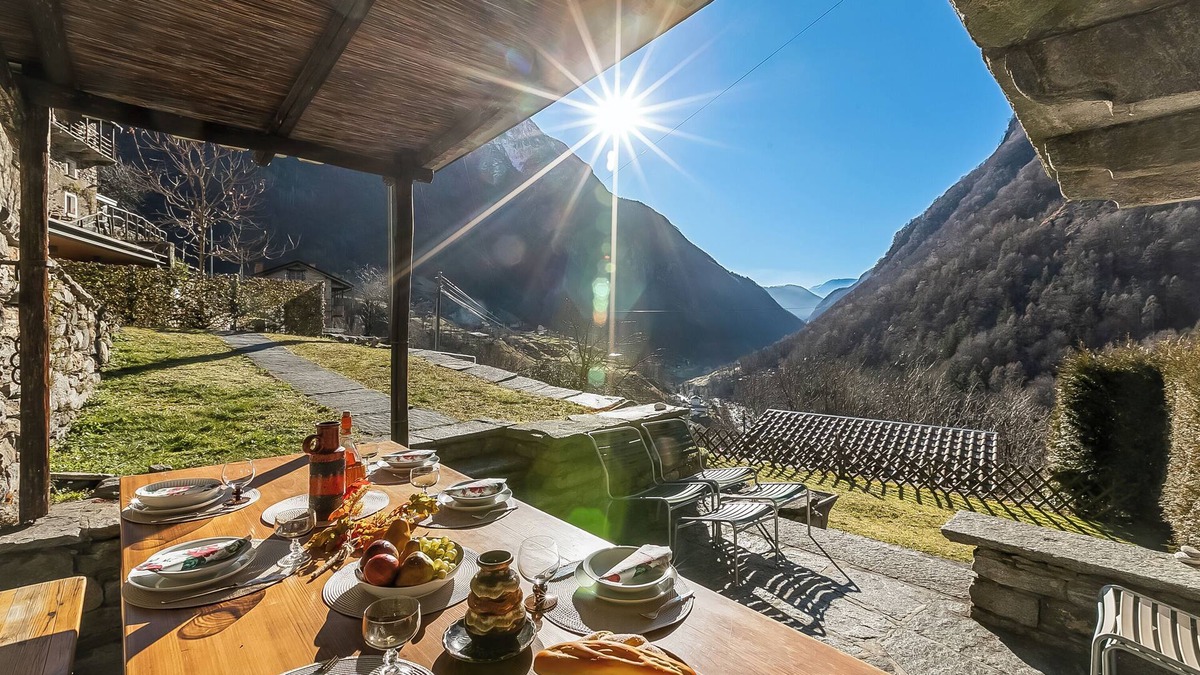 Lavertezzo Ski Chalet | Rustico Over The Bridge Verzasca 2, Sambugaro, Switzerland