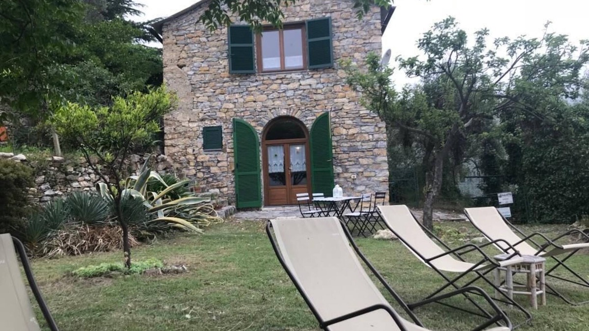 Gazzelli Apartment | Rustico Vinsa, monolocale con giardino panoramico edificio separato