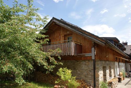 Kasperske Hory Apartment | Rustikale und grosszügige Ferienwohnung
