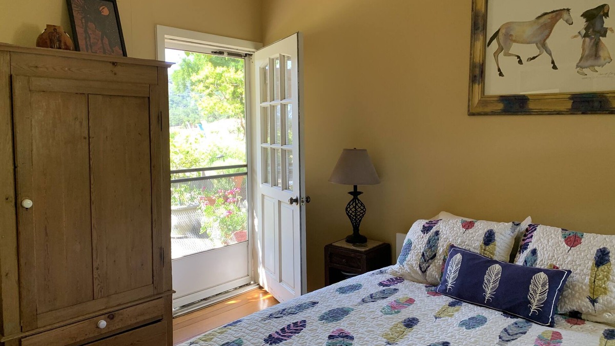 St. Helena Bed & Breakfast | RustRidge Bed and Breakfast - Poolside Room
