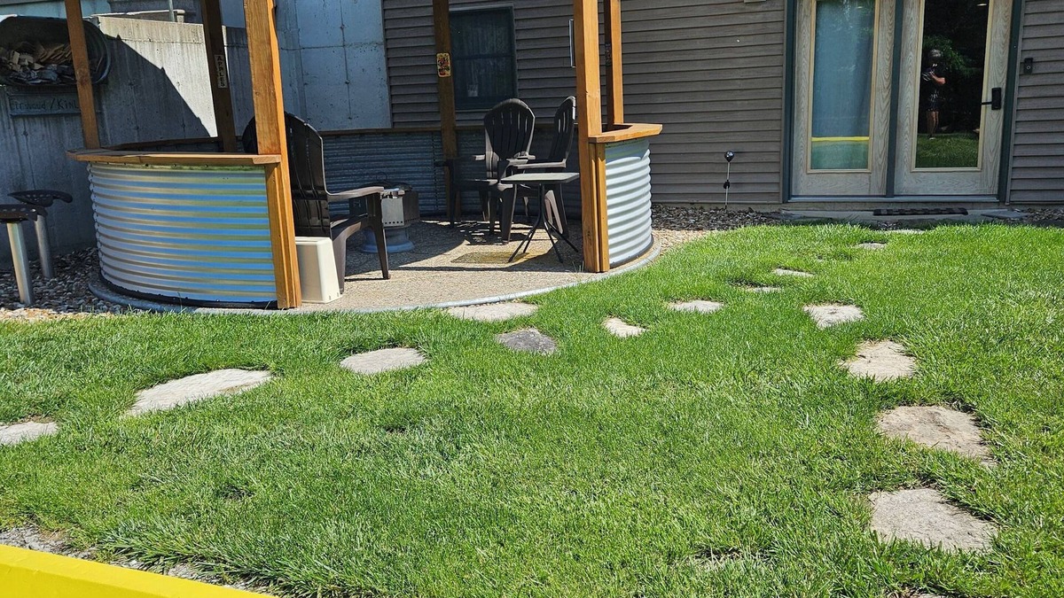 Hamilton Apartment | Rusty Acres- first floor apartment located between Hamilton & Nauvoo, Illinois