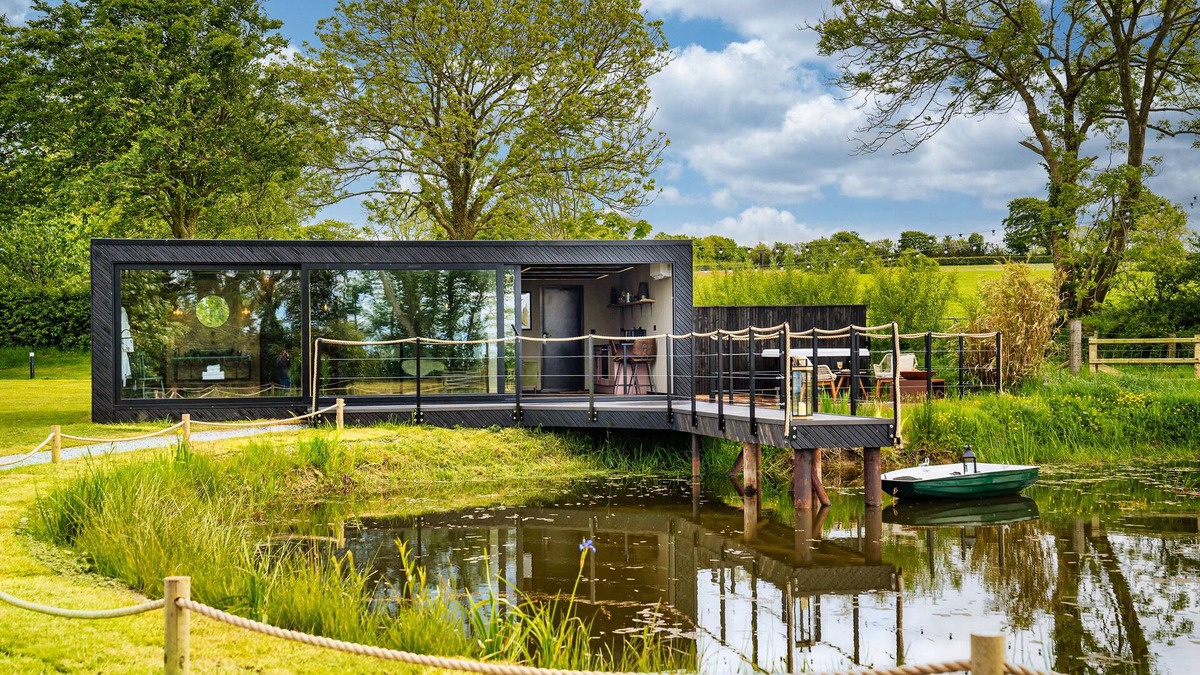 Llanarth Cottage | RUSTY BOATHOUSE, romantic, character holiday cottage in Llanarth