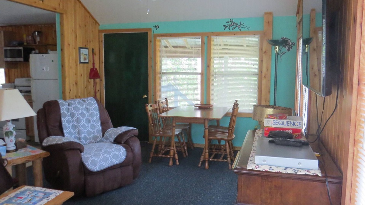Barbeau Cottage | Ruthie's CottagenCharming 3-bedroom cottage with WiFi in Barbeau. 20 m Sault, Mi