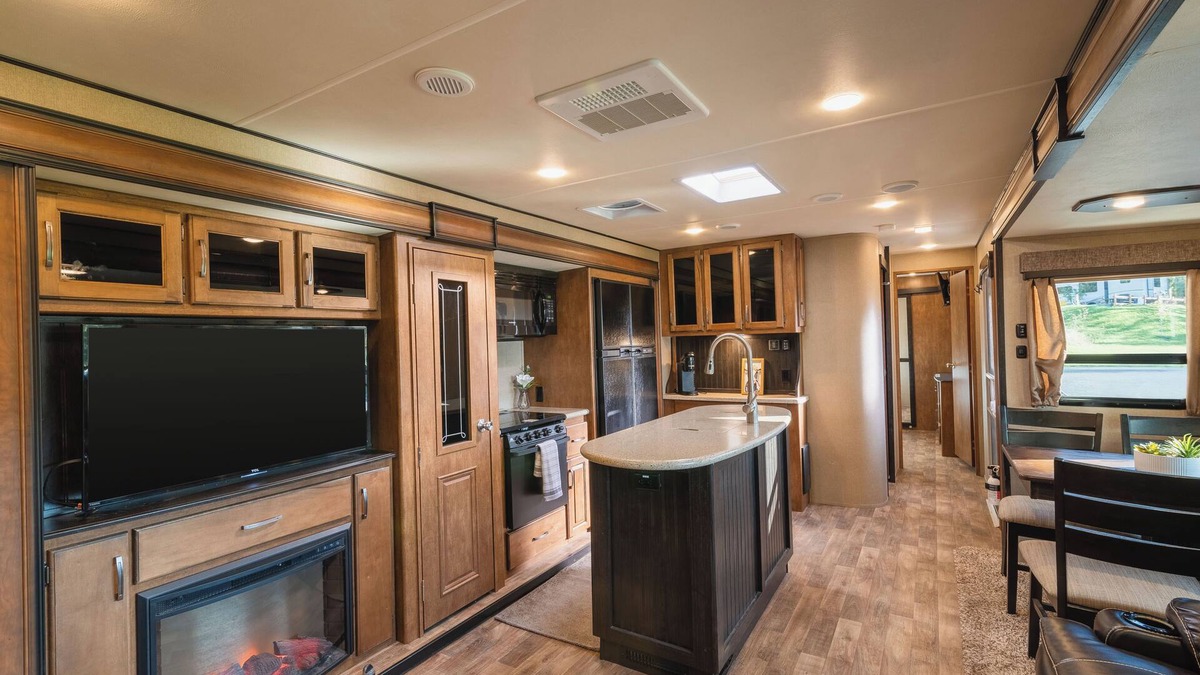 Kenora House | RV 9 Luxury Glamping with Amazing Lake Views!