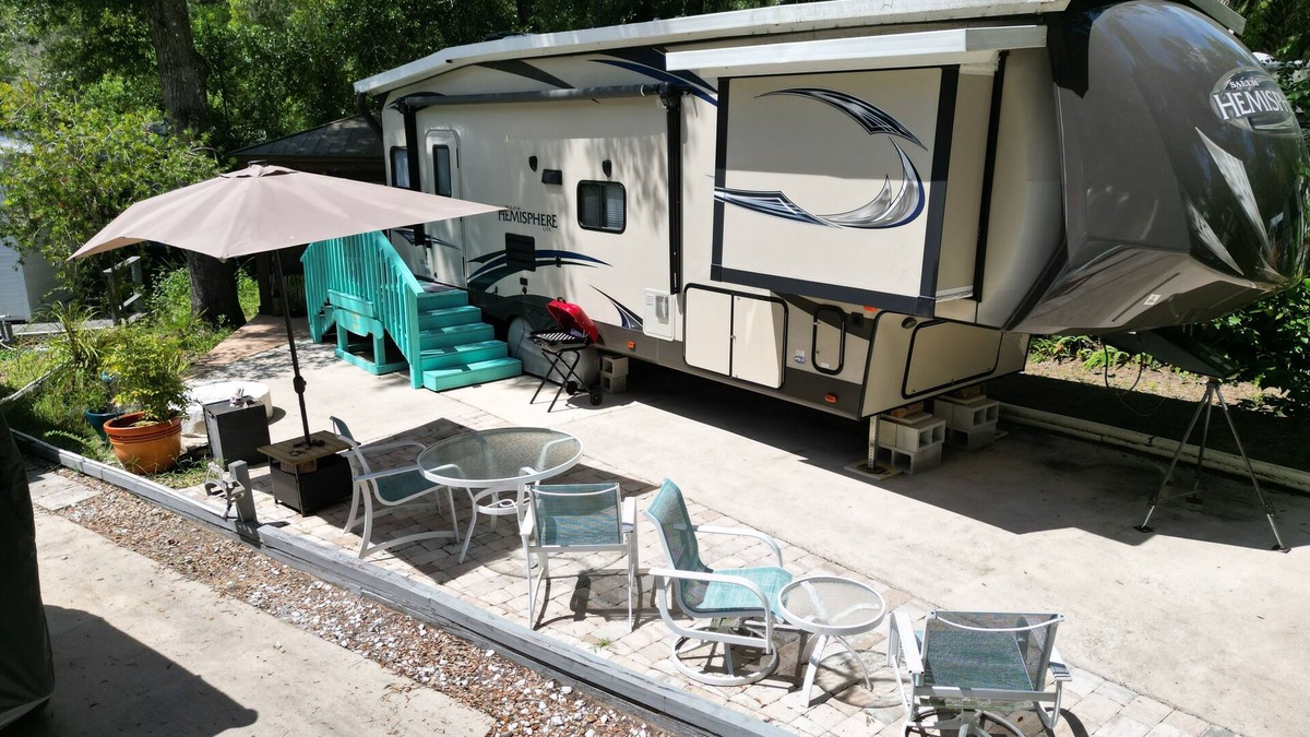 Salt Springs House | RV Camper Salt Springs