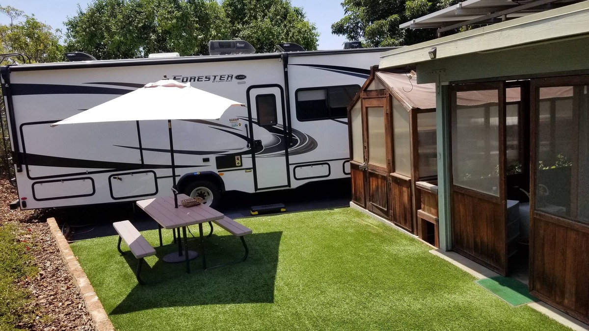 El Cajon House | RV Glamping Private Bedroom, Bath, Kitchen, WiFi, AC, Free Parking & EV Charging