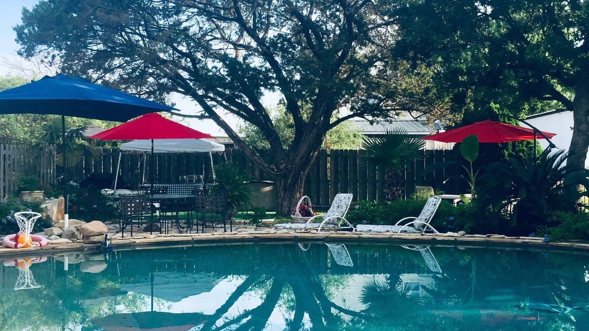 Buchanan Dam House | RV ,lake access , Swimming Pool & kayaks may be shared , Sleeps 4!