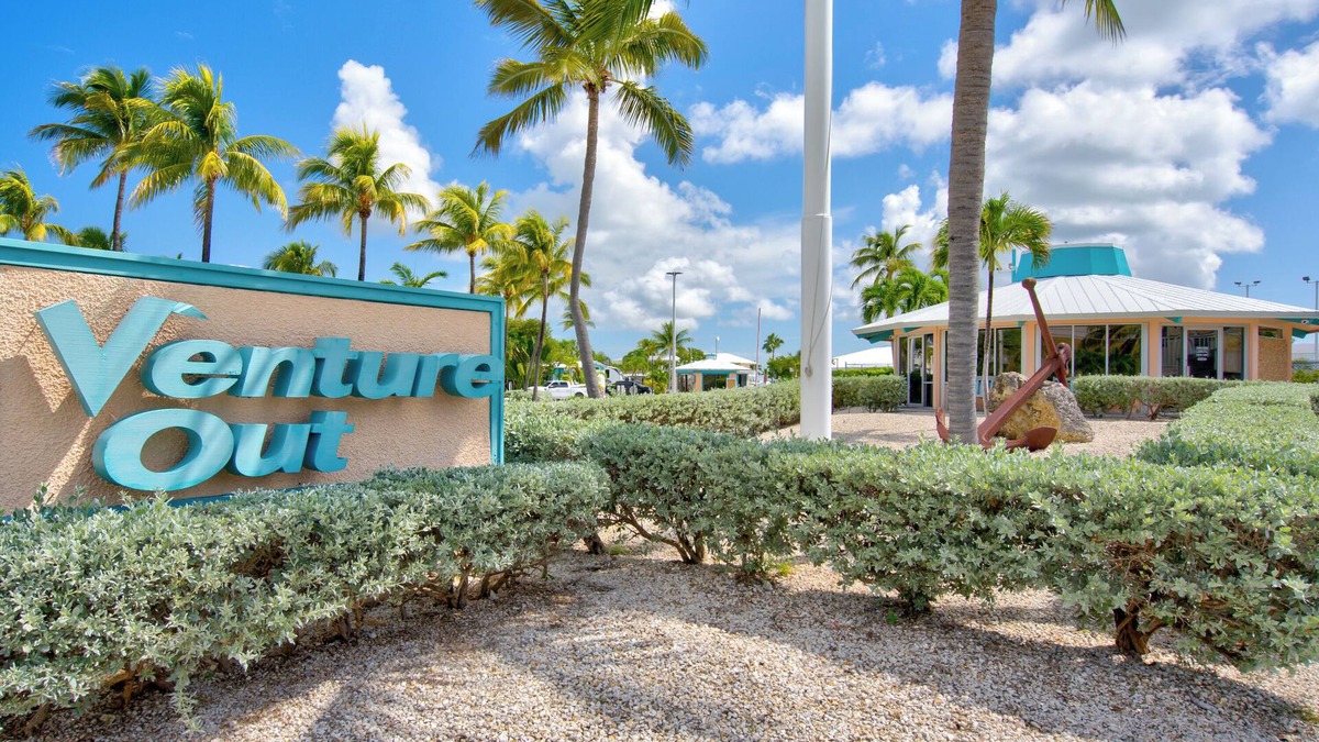 Cudjoe Key RV Rental | RV Lot 396 Venture Out, Canal Front, 35ftx70ft