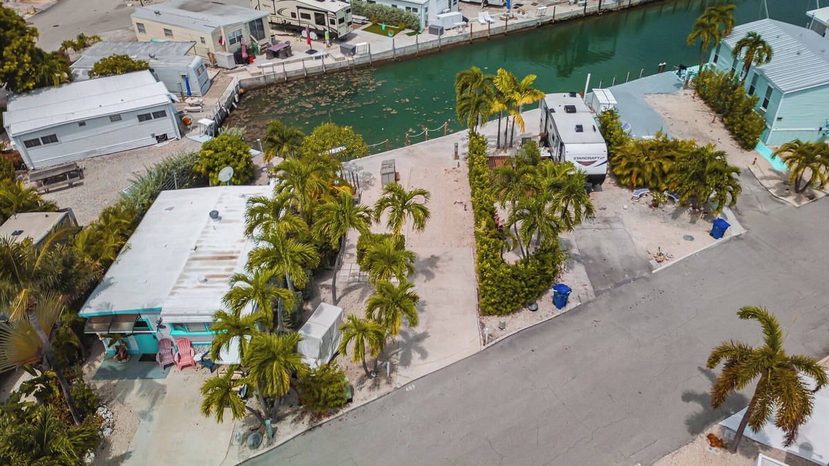 Cudjoe Key RV Rental | RV Lot 498 in Venture Out at Cudjoe Key