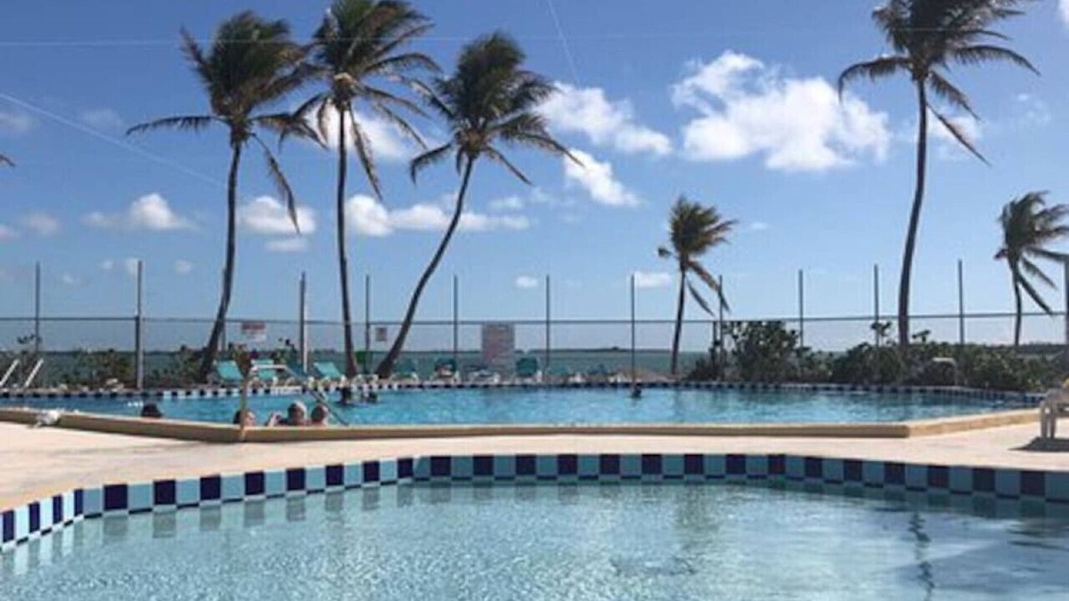 Cudjoe Key RV Rental | RV Lot with 35' Dock & Amenities