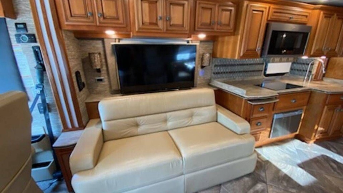 Regina Beach House | RV on Regina Beach Seasonal Site