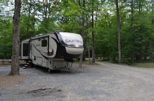 Wellsboro House | Rv Site 50amp Back-in up to 34Ft