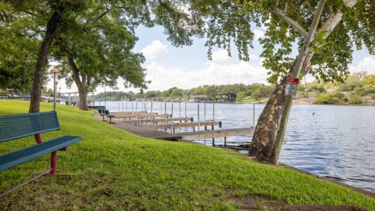 Burnet RV Rental | RV Site - Pull Through 40