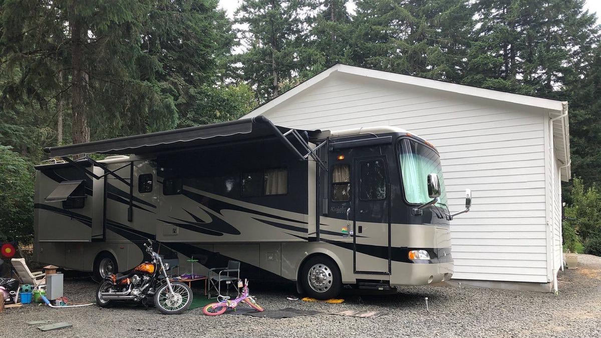 Cottage Grove RV Rental | RV site with Full hookups 30 day minimum.