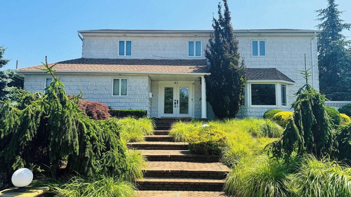 Massapequa House | Ryder Cup Rental! Spacious 5BR/3BA House, Extensive amenities , 7mi from course