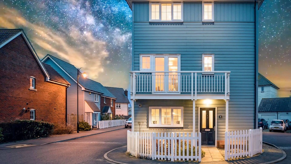 Camber Cottage | Rye Bay House - a cottage that sleeps 8 guests in 4 bedrooms