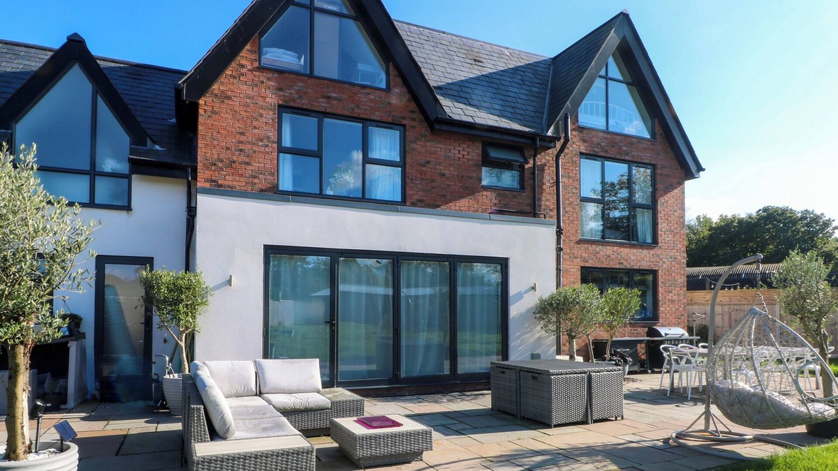 Willaston Cottage | RYE CROFT, pet friendly, country holiday cottage in Neston
